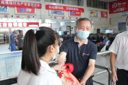 市總工會(huì)高溫慰問2（滕艷君）_副本.jpg